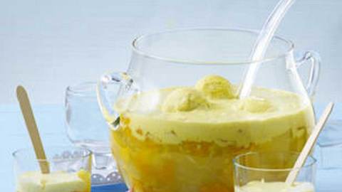 Diese Bowle-Rezepte mit Wodka sind schnell und einfach gemacht. - Foto: Food & Foto, Hamburg