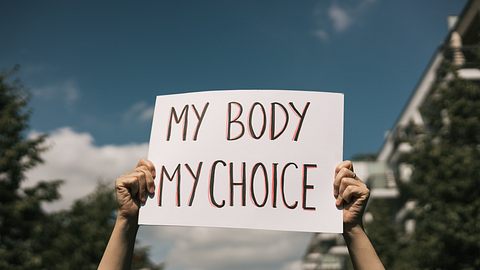 Schluss mit Männern: Wieso Frauen Beziehungen verweigern und Männer von romantischen Beziehungen eher abhängig sind - Foto: Amparo Garcia/iStock