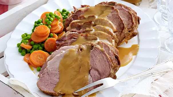 Gnickbraten mit Schmandkartoffeln - Foto: Bauer Media Group