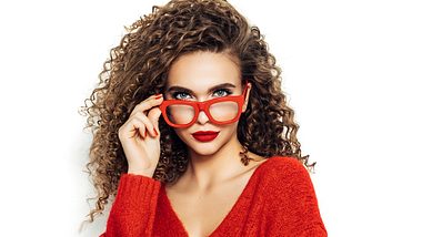 Make-up mit Brille ist gar nicht so einfach: Diese Schminktipps helfen Brillenträgerinnen. - Foto: iStock