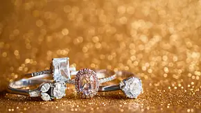 Schmuck Adventskalender - Foto: iStock/ Kwangmoozaa Schmuck Adventskalender - Foto: iStock/ Kwangmoozaa