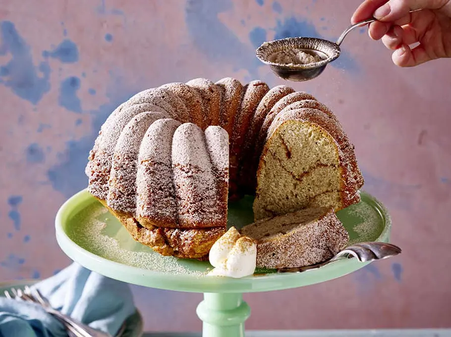 Bananenbrot ist ein Klassiker der schnellen Kuchen. Dieses Rezept sticht mit einer Zimt-Note heraus! Bananenbrot ist ein Klassiker der schnellen Kuchen. Dieses Rezept sticht mit einer Zimt-Note heraus!