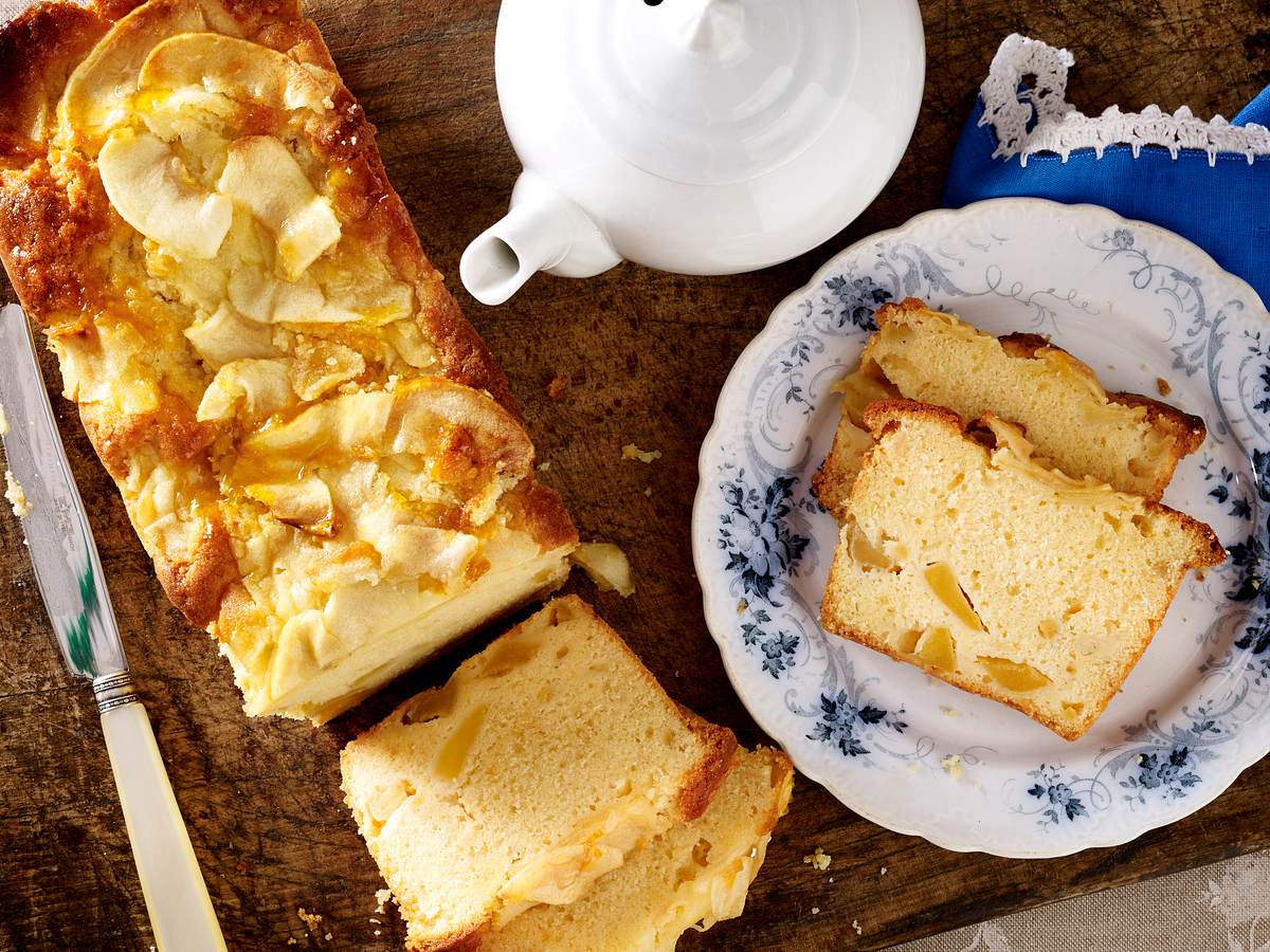 Schneller, saftiger Rührkuchen: Kastenform-Rezept mit Äpfeln