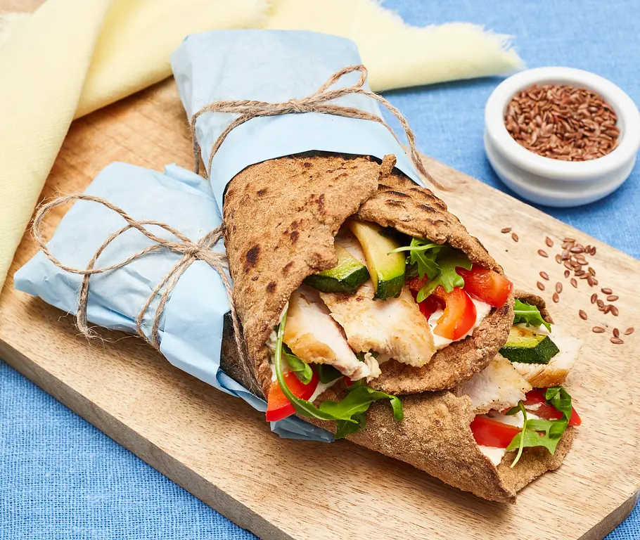 Schnelles Eiweiß Rezept für Leinsamen-Chicken-Wraps Schnelles Eiweiß Rezept für Leinsamen-Chicken-Wraps