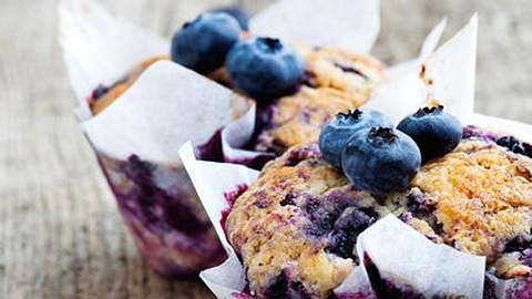 Schnelles Muffin Rezept: Blaubeer Muffins in 1 Minute - Foto: iStock