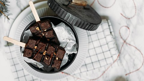 Mit diesen Rezepten verwertest du Schokoladen-Reste. - Foto: izhairguns/iStock
