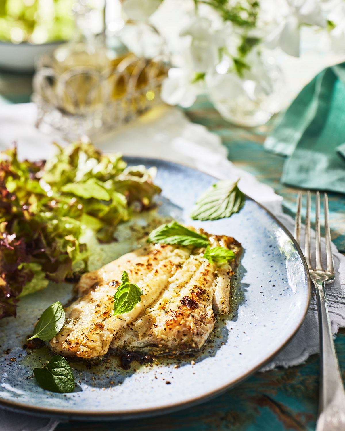 Scholle mit grünem Salat