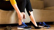 schuhe für langes stehen - Foto: iStock/artursfoto