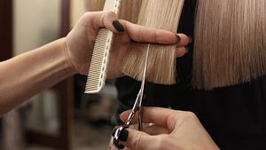 Schulterlange Frisuren: Die schönsten Variationen des zeitlosen Haarschnitts - Foto: Liudmila Chernetska/iStock