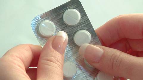 Schmerzmittel sollten in der Schwangerschaft nicht wahllos eingenommen werden. - Foto: iStock