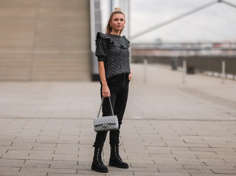 Schwarze Jeans kombinieren Schwarze Jeans lassen sich zu einem Alltags-Look kombinieren der dennoch stylish und nicht langweilig aussieht.