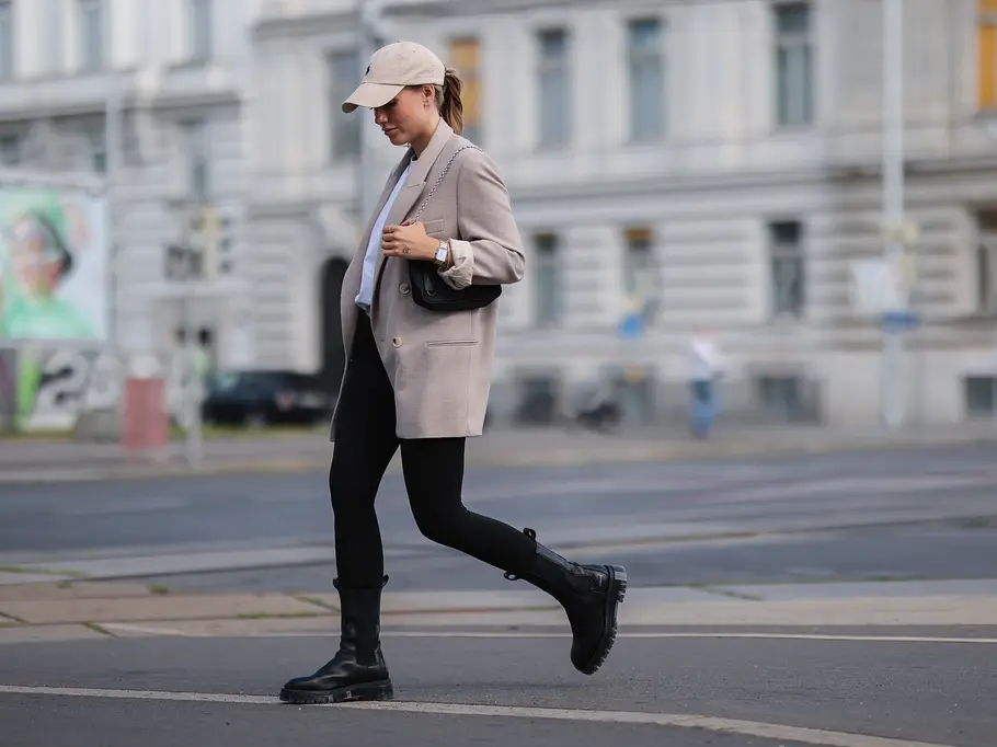 Schwarze Jeans kombinieren Schwarze Jeans zu kombinieren ist nicht so leicht, wie es auf den ersten Blick scheint.