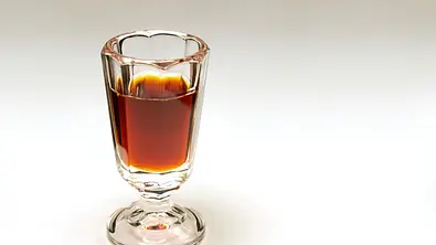 Schwedenbitter: Krebserregend oder gesund? - Foto: kobugi/iStock