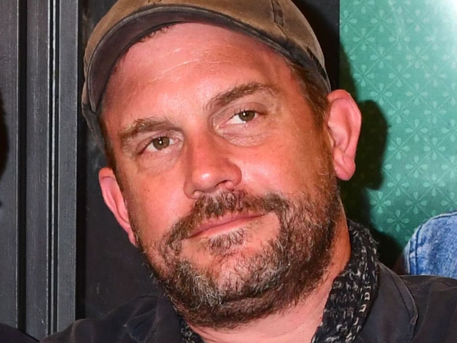 Sebastian Bezzel Sein trauriges FamilienGeheimnis Wunderweib