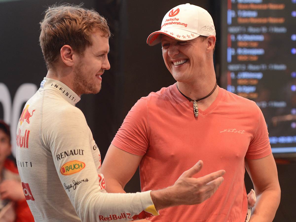 Ein Plausch unter Freunden: Sebastian Vettel und Michael Schumacher