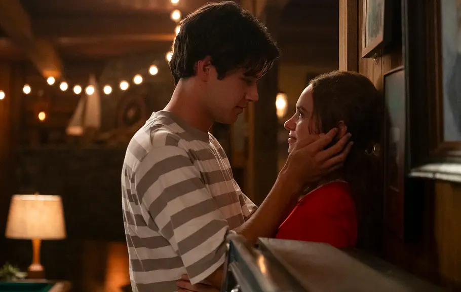 Sam (Matt Cornett) und Percy (Sadie Soverall) in „Every Year After“.