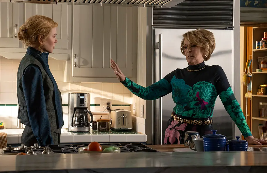 Serie „Scarpetta“ Jamie Lee Curtis (r.) spielt in „Scarpetta“ Dorothy Scarpetta.