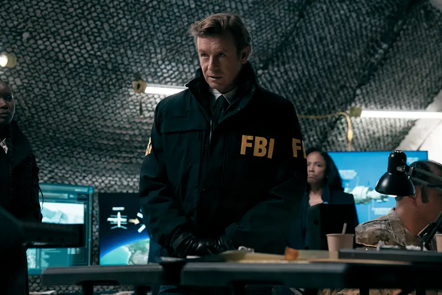 Serie „Scarpetta“ Simon Baker spielt in „Scarpetta“ Kays Ehemann Benton Wesley.