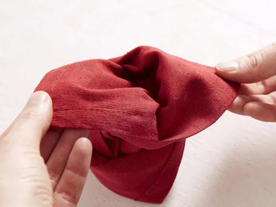 Step 6 servietten falten rose