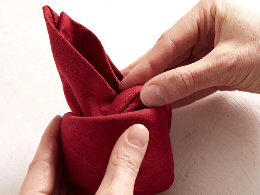 Step 5 servietten falten rose
