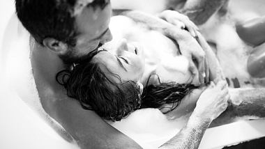 Sex in der Badewanne - Foto: AleksandarNakic/iStock