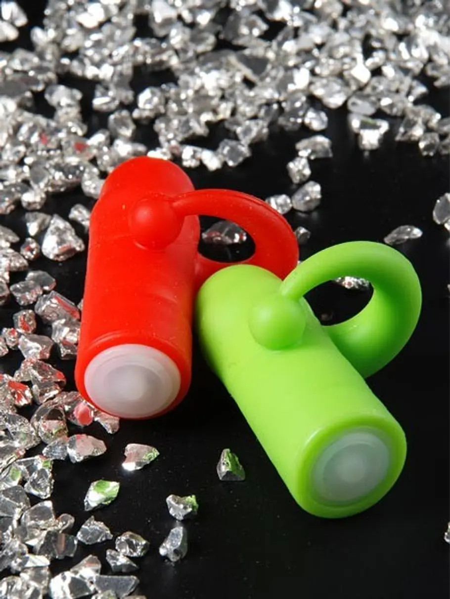 Machs mit der Hand! Massieren, Stimulieren, Einführen - der Fantasie der Frau ist mit diesem vibrierenden Sexspielzeug keine Grenzen gesetzt.( Mycero Fingerfun, Feelz Toys, ca. 14,95 Euro, über www.sinsations.de ) Himmlische Betten sextoys frau
