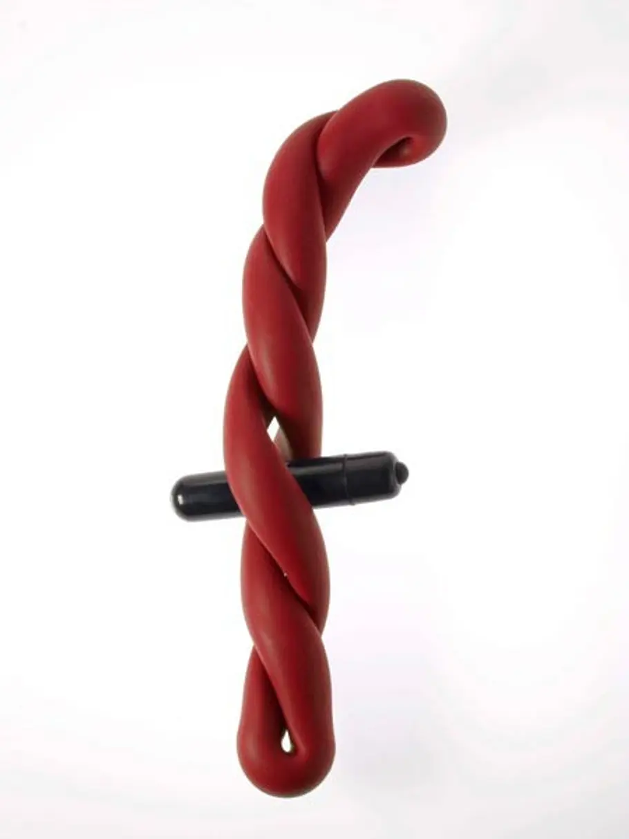 Do it yourself! Mit einem Dreh verwandelt sich das Sexspielzeug von einem Dildo in einen Vibrator. Das aufregende Sexspielzeug kann die Frau anal und vaginal gleichzeitig stimulieren.( Flow, Sinfive, ca. 49 Euro, über www.wolwin.com ) Sexy Frauen: sextoys frau