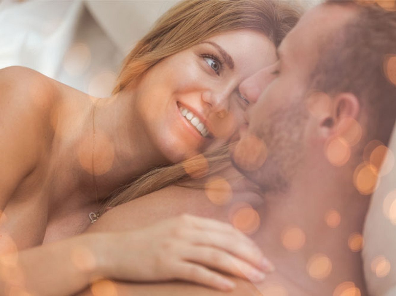 Sex ist das schönste Mittel zum Beziehung stärken - dank der sexuellen Nachglüh-Phase, in der wir uns mit unserem Partner durch die erfahrene Befriedigung besonders verbunden fühlen. Sex ist das schönste Mittel zum Beziehung stärken - dank der sexuellen Nachglüh-Phase, in der wir uns mit unserem Partner durch die erfahrene Befriedigung besonders verbunden fühlen.