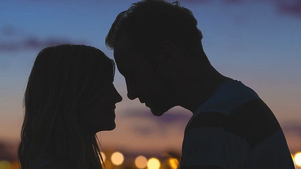 Sexuelles Verlangen oder Liebe?! So erkennst du den Unterschied - Foto: astrosystem/Adobe Stock