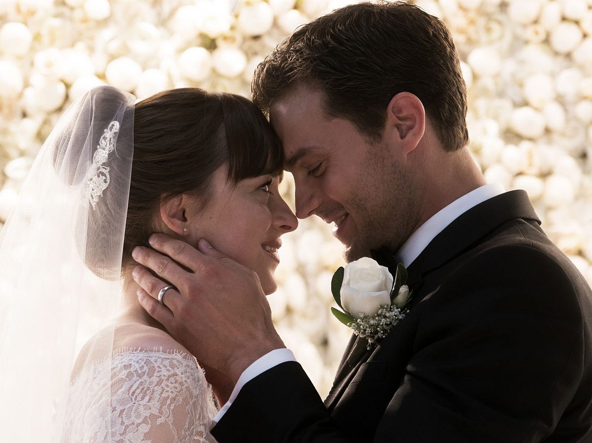 Romantisches Finale! In Fifty Shades of Grey - Befreite Lust geben sich Christian Grey und Anastasia Steele endlich das Ja-Wort und heiraten.