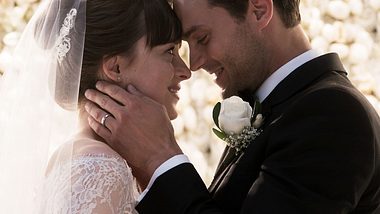 Romantisches Finale! In Fifty Shades of Grey - Befreite Lust geben sich Christian Grey und Anastasia Steele endlich das Ja-Wort und heiraten. - Foto: Universal Pictures