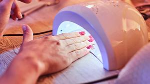 Shellac Nägel Zuhause machen. - Foto: FXQuadro/iStock