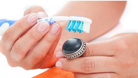 Silber reinigen: Drei Multitalente im Haushalt! - Foto: KatarzynaBialasiewicz/iStock