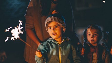 Silvester feiern mit Kindern: Die schönsten Ideen zum Nachmachen - Foto: iStock