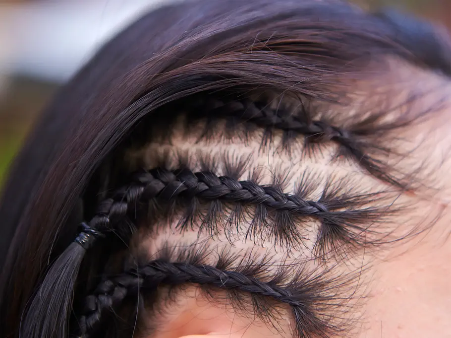Silvester Frisuren sollen vor allem glamourös und dabei einfach zu stylen sein.