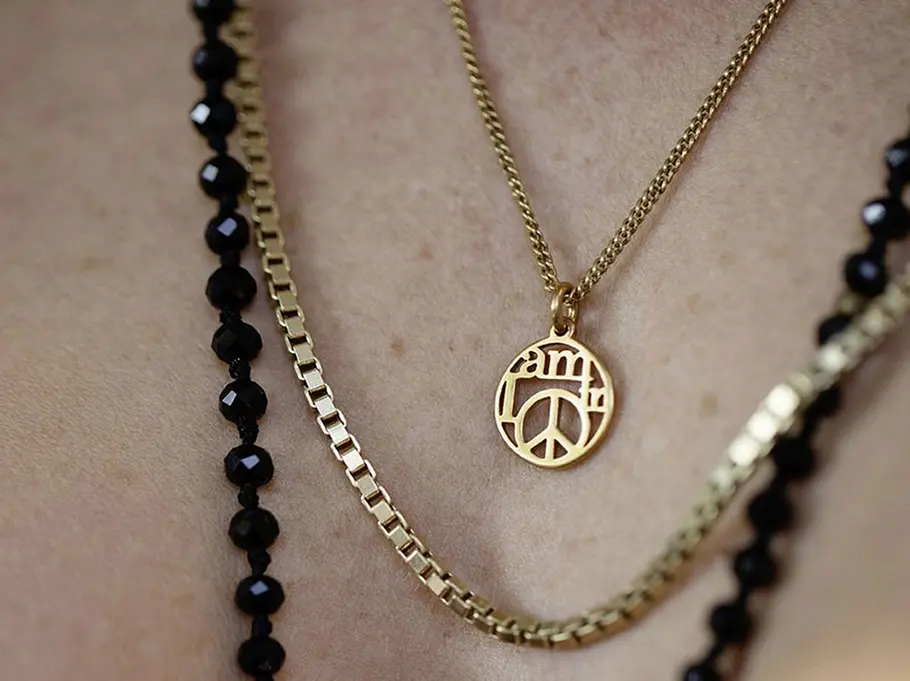 Frieden schenken: Halsketten von I AM IN PEACE Sinnvolle Geschenke: Halskette von I AM IN PEACE