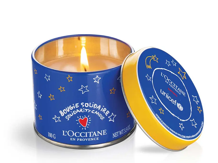 Eine LOccitane-Kerze für das Augenlicht Sinnvolles Geschenk: Mit einer Kerze schenkst du fünf Kindern ein Jahr Vitamin-Tabletten!