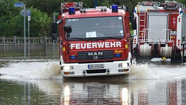 Besonders in Bayern und Hessen gab es Überflutungen. - Foto: Getty Images/ PATRIK STOLLARZ/AFP