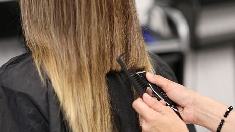 Sliced Bob: Diese voluminöse Bob-Frisur sollte jede Frau mit dünnen Haaren kennen! - Foto: Ivan-balvan/iStock