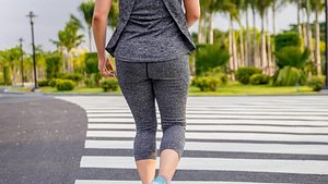 Slow Jogging: Fit mit kleinen Schritten. - Foto: Zania Studio/iStock