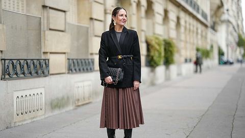 smart casual Damen - Foto: Getty Images / Edward Berthelot / Kontributor