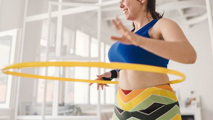 Smart Hula Hoop Reifen günstig bei Amazon kaufen - Foto: AleksandarNakic/iStock