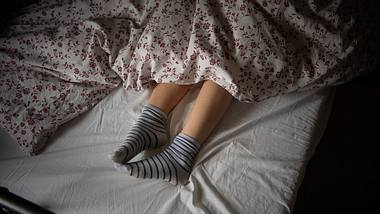 Mit Socken schlafen - 7 überraschende Effekte auf deinen Körper! - Foto: Richard Bailey/Getty Images