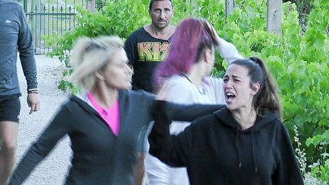 Elena Miras bricht wegen Roland Bartsch in Tränen aus. - Foto: TVNOW