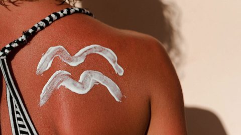 Sonnenbrand-Tattoos: So gefährlich ist der Beauty-Trend - Foto: iStock