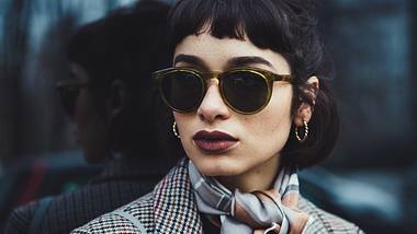 Sonnenbrillen-Trends 2021: Diese stylischen Modelle darfst du 2021 nicht verpassen - Foto: BenAkiba/iStock