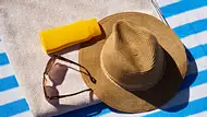 Sonnencreme aus der Naturkosmetik - Foto: iStock/Liudmyla Liudmyla