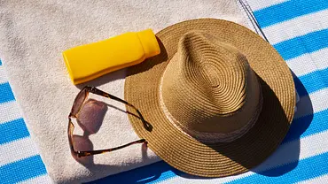 Sonnencreme aus der Naturkosmetik - Foto: iStock/Liudmyla Liudmyla Sonnencreme aus der Naturkosmetik - Foto: iStock/Liudmyla Liudmyla