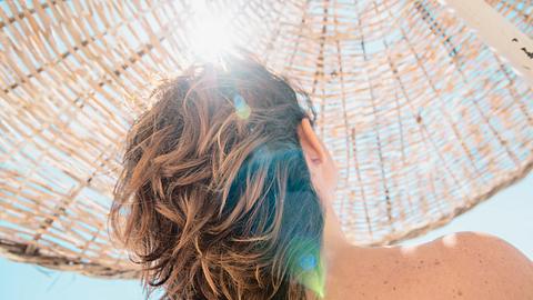 Sonnenschutz für Haare: Das sind die besten Produkte 2023 - Foto: photoman/iStock
