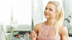Sophia Thiels Rezepte: Mit Mealprep zum Abnehm- und Fitnesserfolg - Foto: Riva Verlag / Dan Carabas Sophia Thiels Rezepte: Mit Mealprep zum Abnehm- und Fitnesserfolg - Foto: Riva Verlag / Dan Carabas